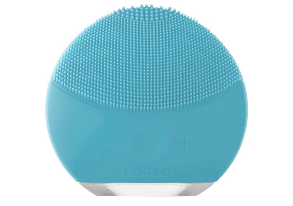 Foreo Luna Mini 2 (I can’t use exfoliating cleansers more than once per month because my skin freaks out; instead, I spray my skin with the UD B6 spray and gently scrub it with this — my skin glows afterward!)