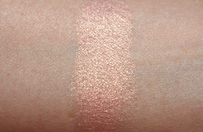 BECCA Shimmering Skin Perfector Pressed – Rose Glow Swatch