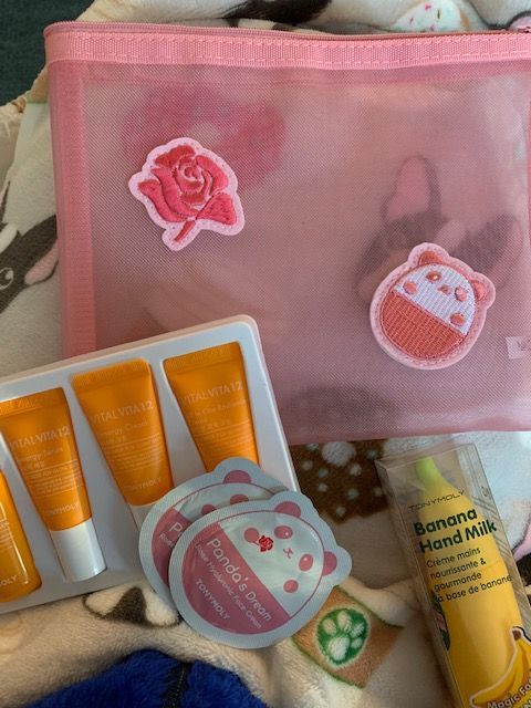 This was a free gift at the TonyMoly GenBeauty booth - obsessed with the makeup bag! So cute!