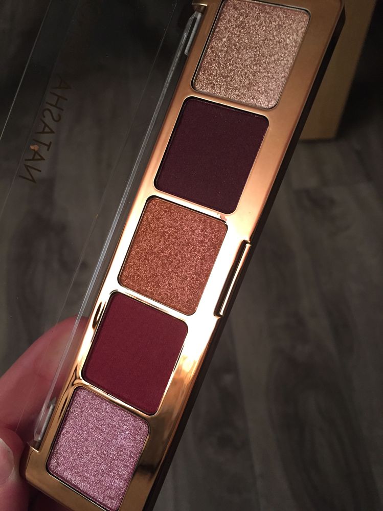 ND Cranberry Holiday palette close up, shimmers are beautiful !!!!