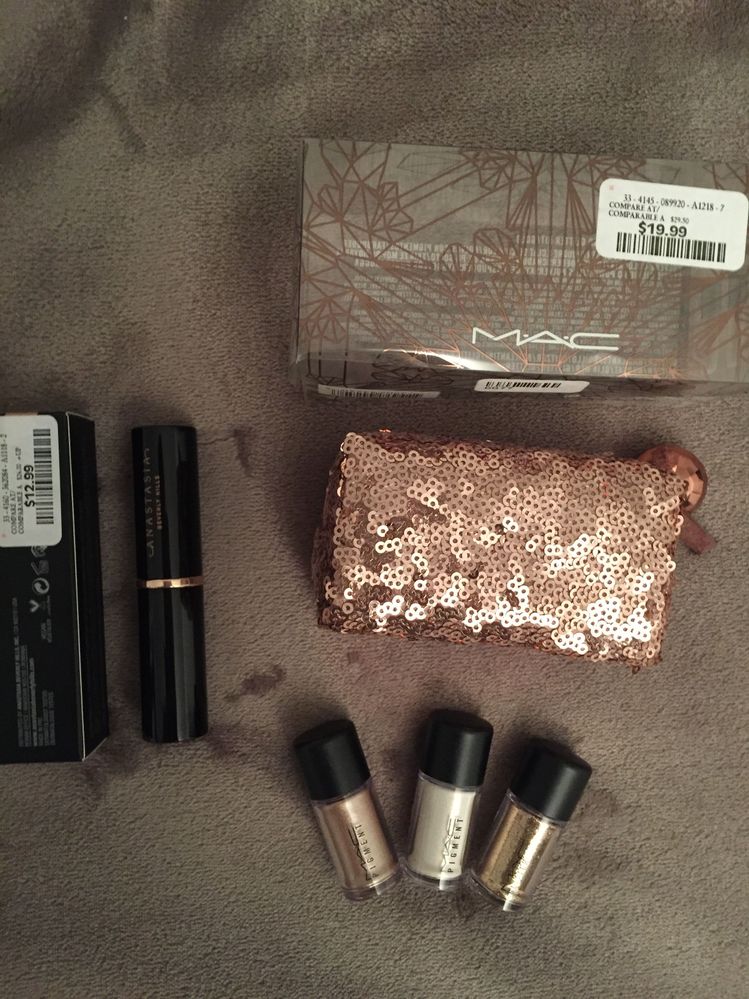 Winners : ABH foundation stick, MAC pigments holiday kit