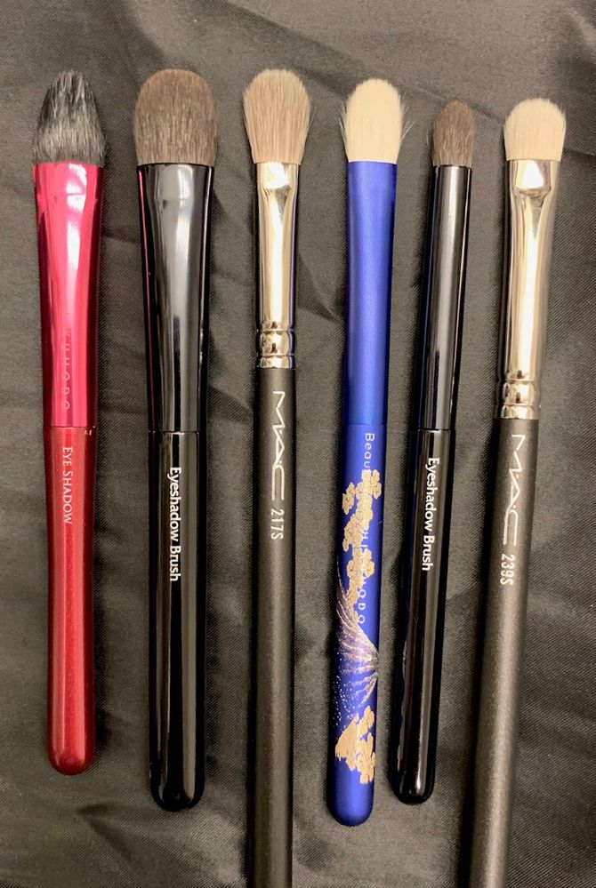 Eye brush comparison: 4 Chikuhodos and 2 MACs.