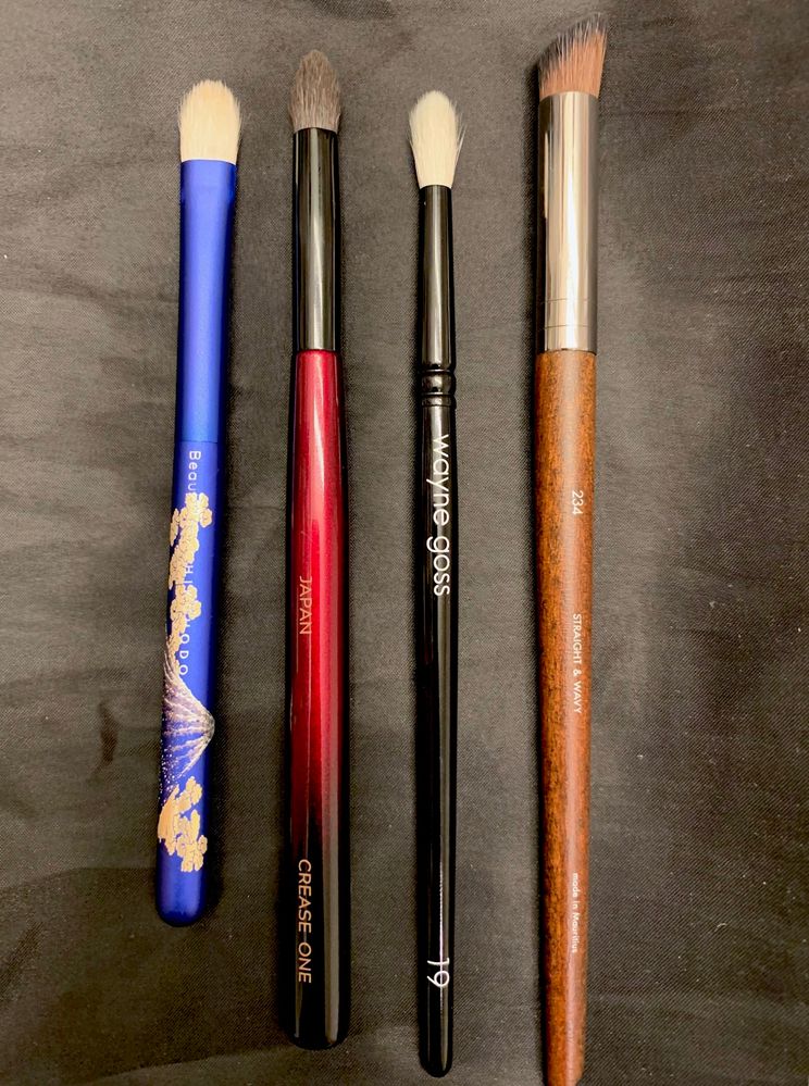 My favorite outer v brushes.