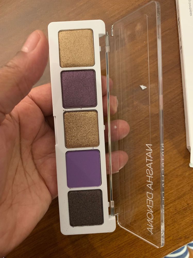 What a lovely palette—wait, what’s wrong with the lid?