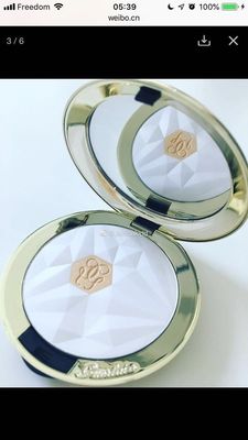 Guerlain LE powder.jpg