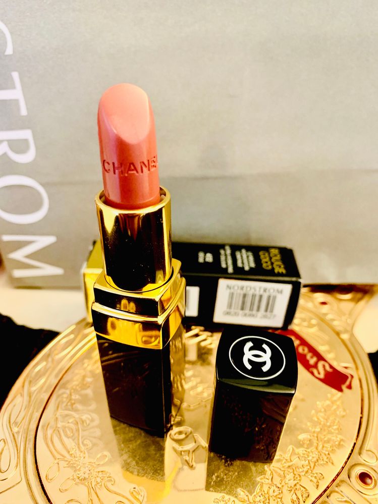 Boutique CHANEL LE ROUGE ALLURE Liquid Powder lipstick in pink 974