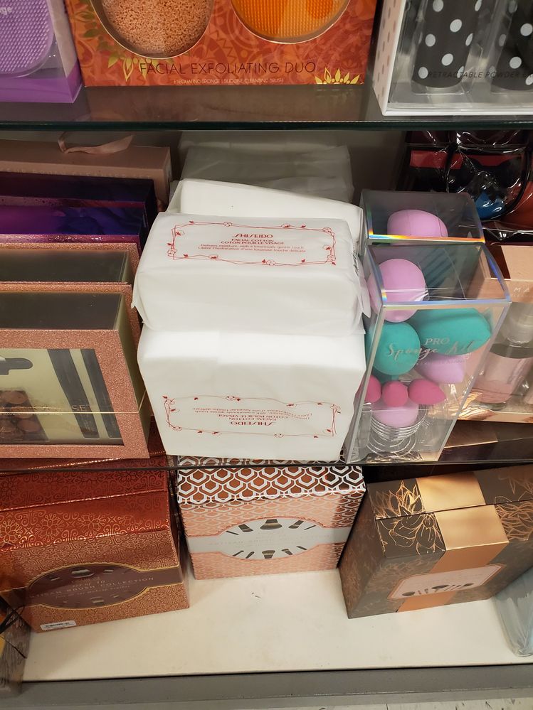 I hit the Shiseido Facial Cotton jackpot!  I was good, though--I only bought one.