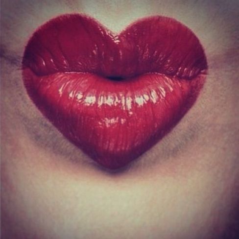 1ee4e9d1f1aecb4cb3618c0ba15932f6--red-lipsticks-heart.jpg