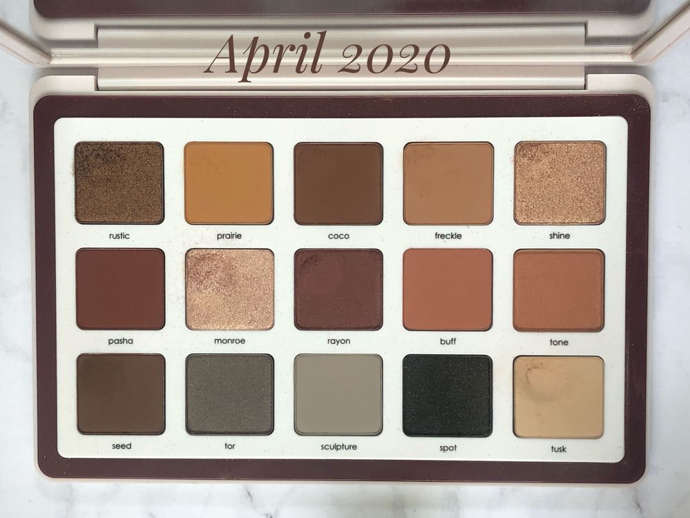 I'm getting into the habit of reaching for this every morning before I make the commute to my dining room table to get some work done! It's been nice having this palette in my morning routine. <3