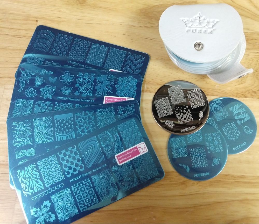 Amazon: more stamping plates. The round holder has 24 total :o