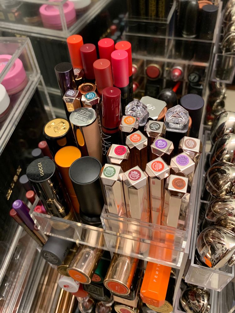 I removed all dividers from this top and repurposed some Sugarfina cubes to hold crayons and slim lipsticks.