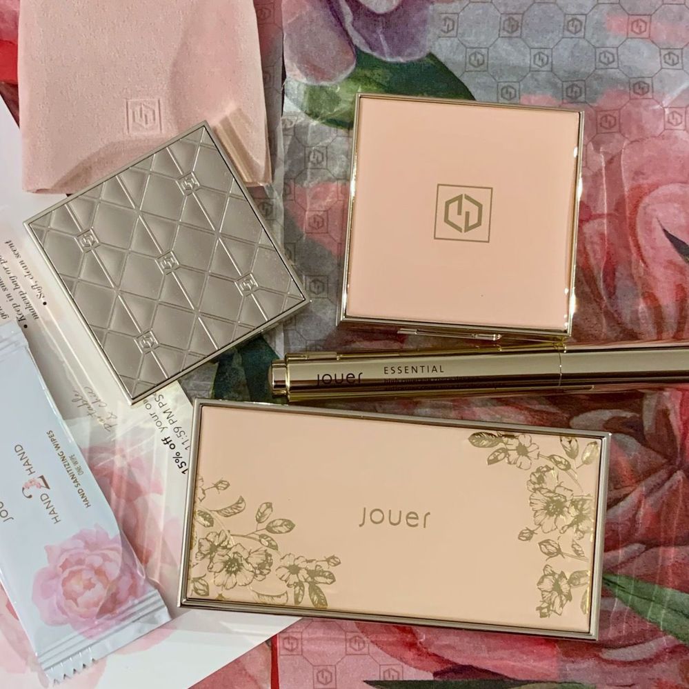 I'm not usually a sucker for packaging/casing, but I love the blush duo's design.
