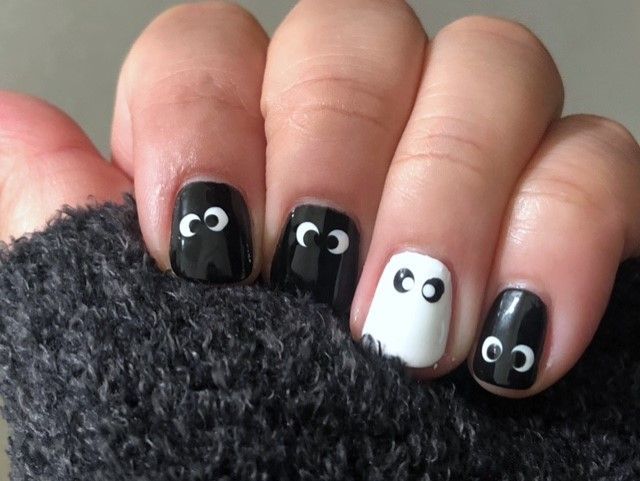 Halloween nails med.jpg