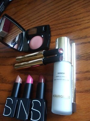 Chanel Joues Contraste Blush Rose Ecrin (this is exactly what I was hoping Rose Bronze would be,) Hourglass new Voyeur eyeliner in Cave (stays on well,) new Hourglass Vanish primer, Hourglass Phantom Glossy Balm in Haze and Lure, Nars lipstick in Cruisin', Roman Holiday, and Falbala.