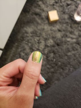 Did not expect this chameleon green, yellow, orange shift over black. Lost of sparkles even with only 1 layer