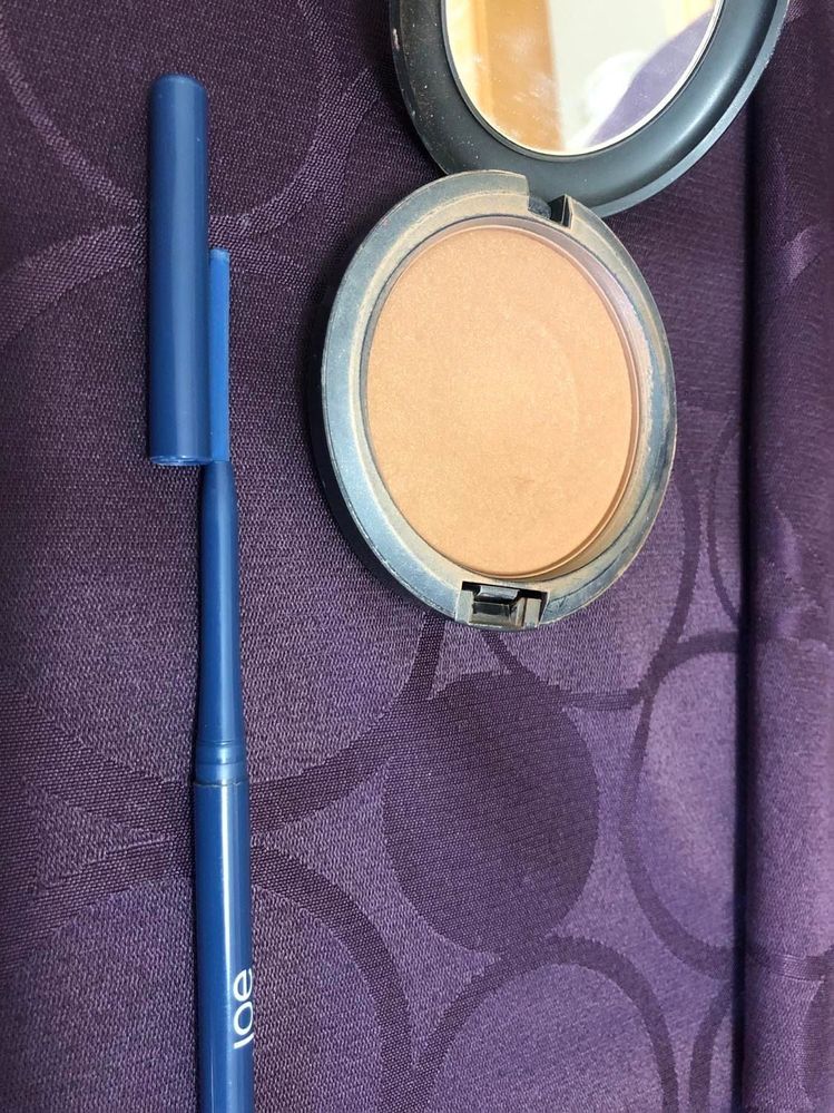 I have been wearing bronzer every time I do my make up as both bronzer and shadow.  I just want to hit pan lol! The Joe Fresh liner is more of a stiff formula that I've been wearing very consistently but that I do like.  It's going to take longer to finish than I thought, but I have faith it'll be done this year.