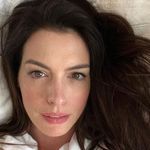anne-hathaway-makeup-free-selfie-012423-tout-2c06fea5d5c346ceb62a72c4407a8c01.jpg