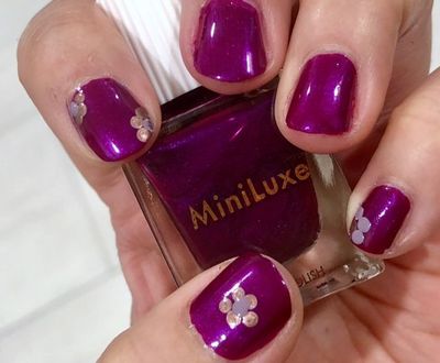 Mini Luxe Plum Pearl as base with Mini Luxe Smokey Topaz and Mini Luxe Lilac for nail art