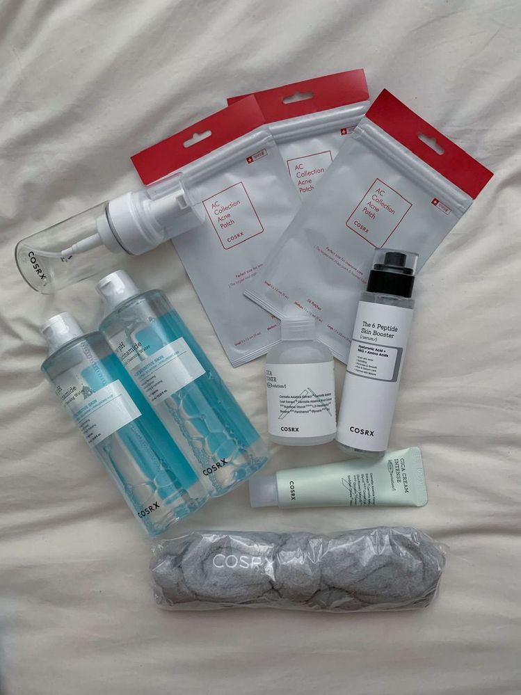 The grey thing is a GWP headband. Keeping it wrapped in plastic for now because I plan to gift it away. Not pictured: a 2nd foam dispenser.