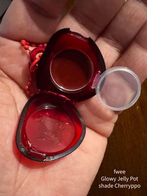 Inside of fwee heart, after inserting the jelly sample.
