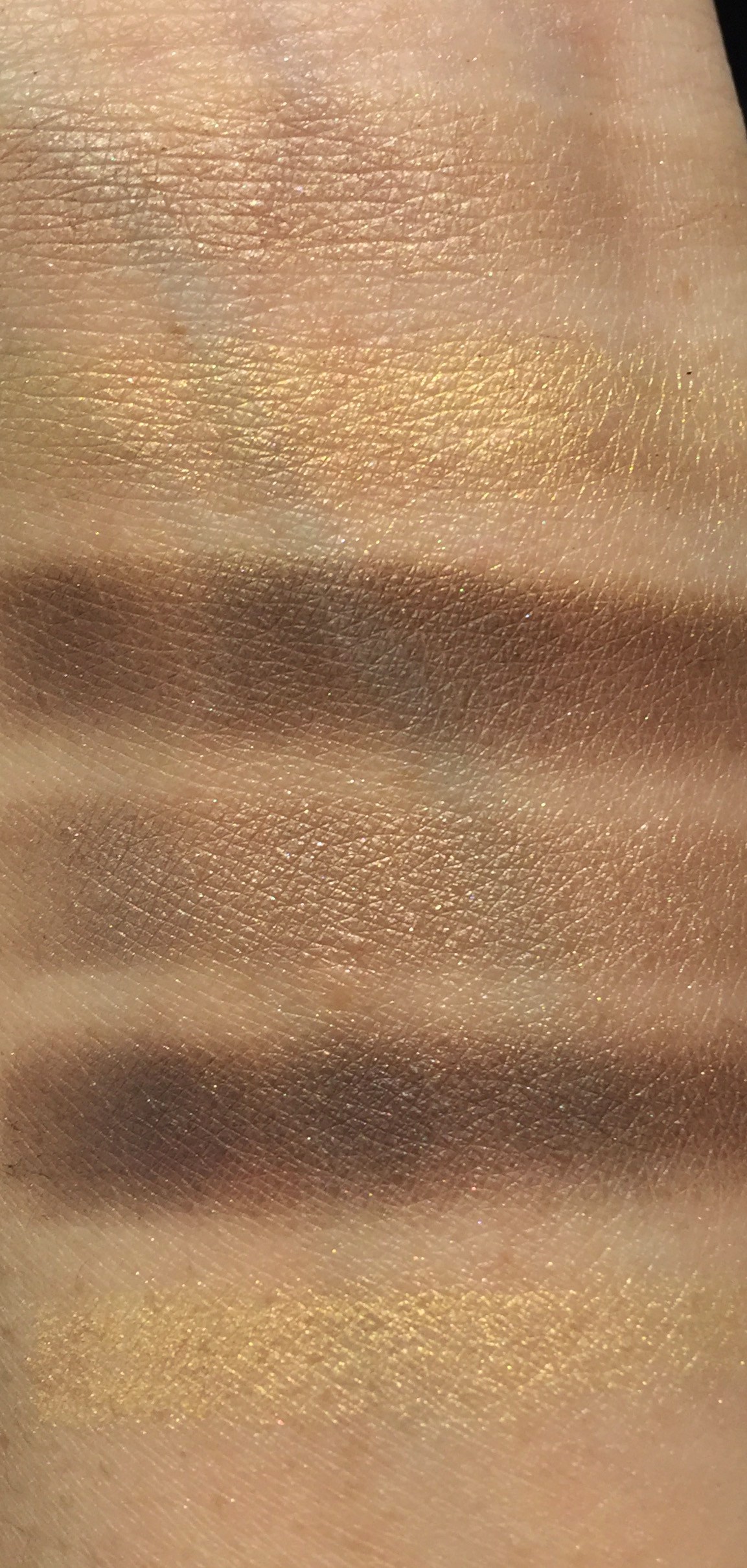 Ombres-Lamees-de-Chanel-swatches.jpg