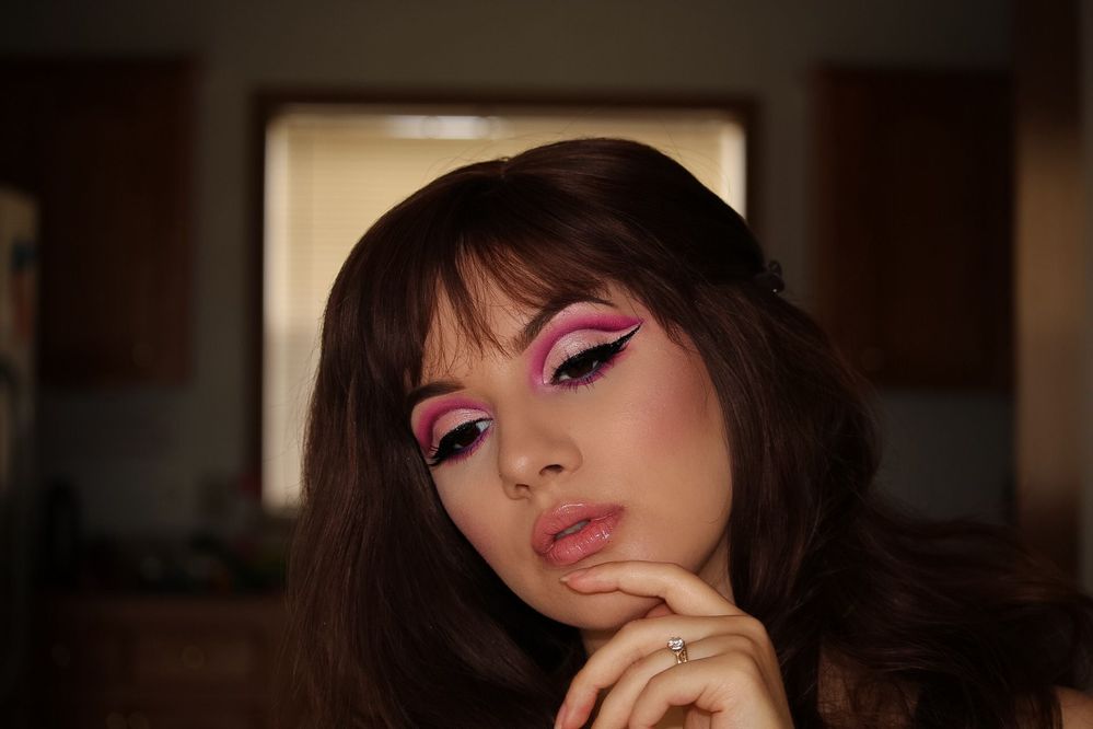 You guys I'm really confused about this change to the beauty talk page!  Wearing Morphe Brushes 35B and Jaclyn palette. Gypsy blush by Becca and kvd lovecraft. Abh crushed pearl and pink heart highlight @alina_maleena IG