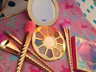 This was my prize July find - I can't handle all this prettiness and I was so excited to be able to finally snag this brush set!
