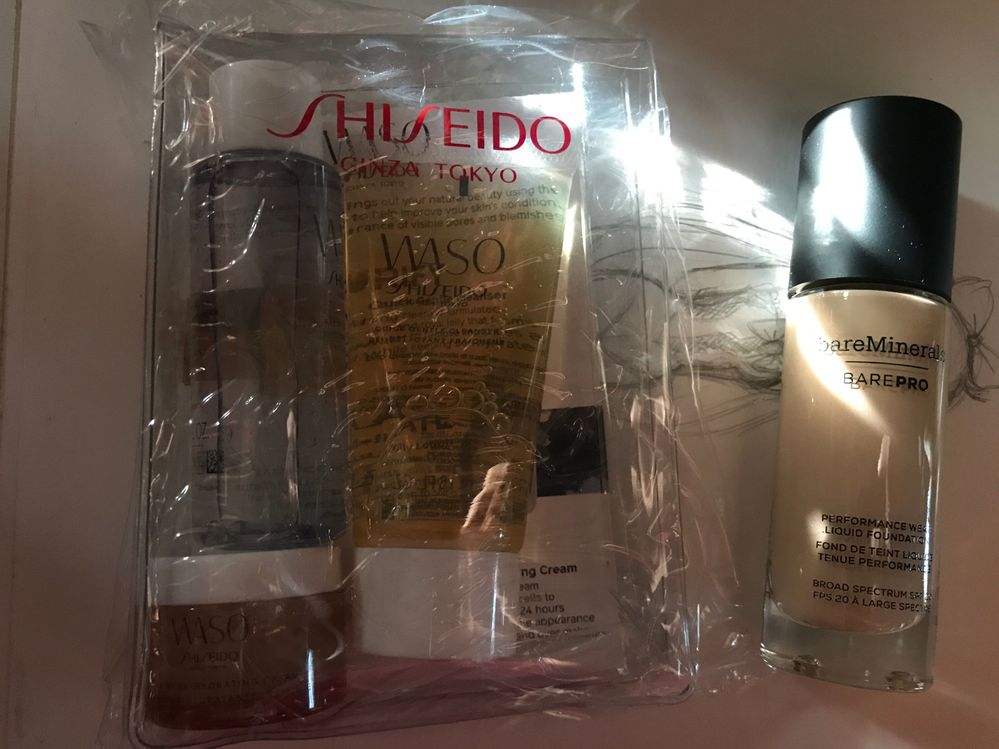This is the foundation brand spanking new. So excited to try it out!!! As well as the shiseido kit. Yay! Funny how shiseido is the parent company of bareminerals.