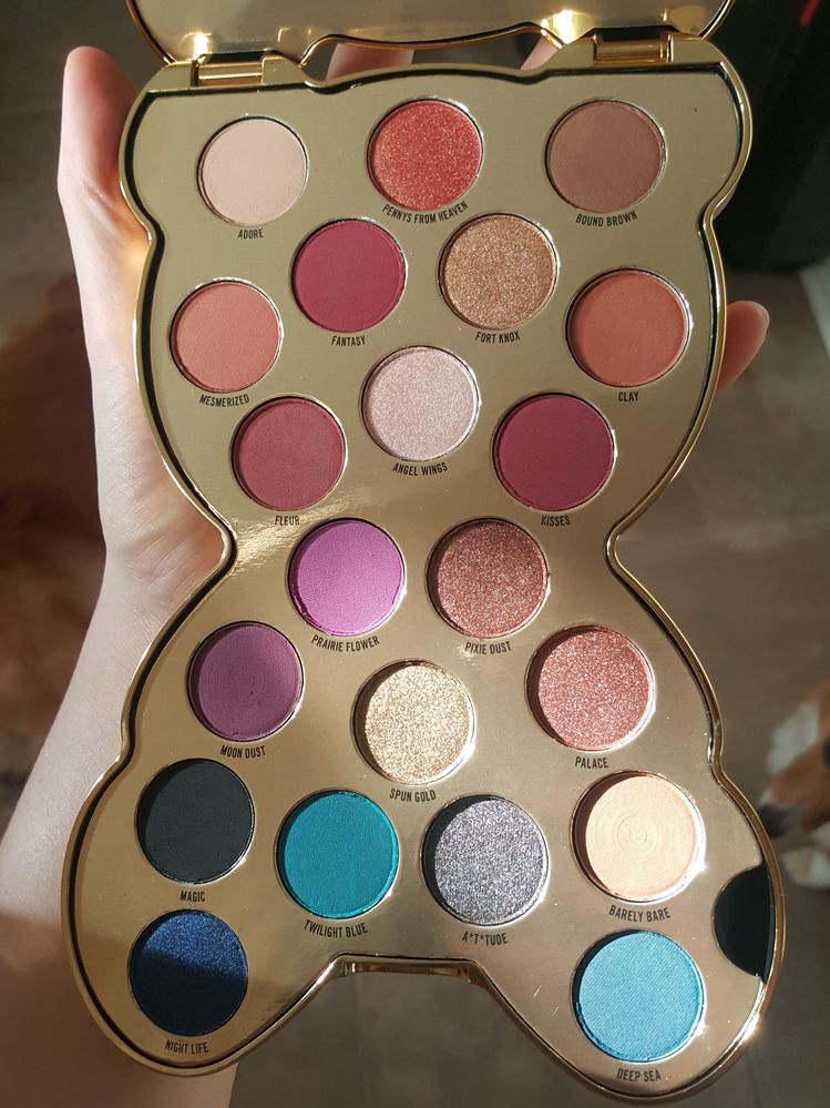 モスキーノ　SEPHORA くま　アイシャドウ SEPHORA x MOSCHINO Bear Eyeshadow Palette Limited Edition