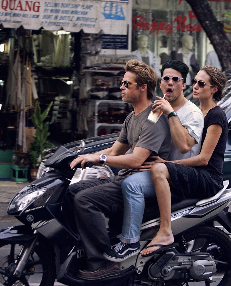 celebrity-pic-photobomp-photoshop-average-rob-12-59cded148364e__880.jpg