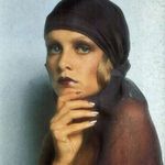 twiggy wearing BIBA makeup. (more is more ?!)