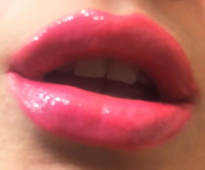 IT Cosmetics Vitality Stain Treatment Gloss in "Je ne sais quoi" with matching IT Cosmetics lip liner in "je ne sais quoi"