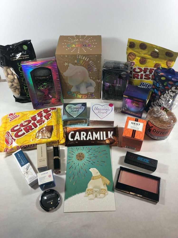 I cannot believe all these amazing treats!  The mermaid and unicorn theme just melted my heart! <3  And I will seriously enjoy digging in to my favorite snaxx!!!