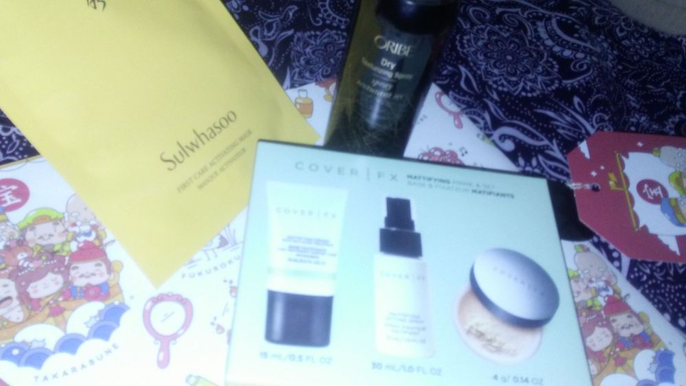 Oribe texturizing spray. Sulwhasoo first care activating mask. Cover FX mattifying & prime set