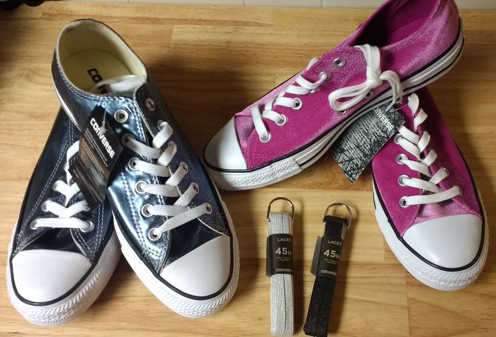 Blue metallic, and pink velvet? And sparkly laces for both? Who can resist those beauties?!!