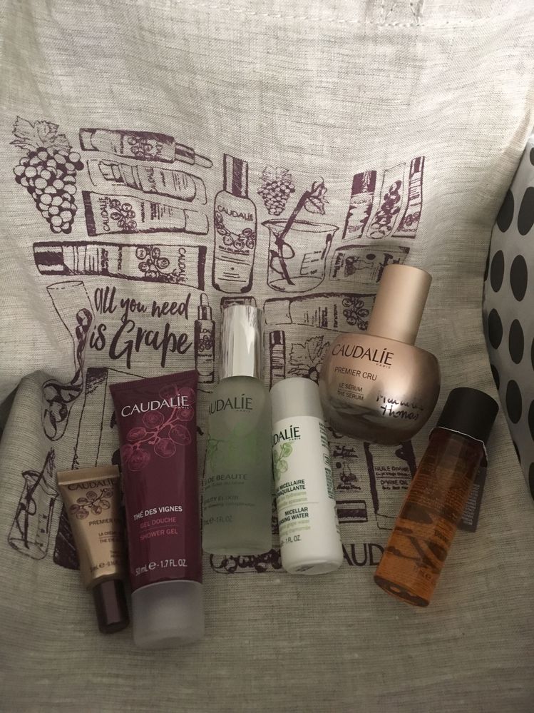 Products laying on the tote (removed the serum from the box it came in)