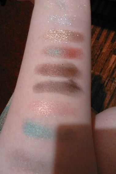 Some swatches from it. And yes, that is a red/green color shift that's usually popular. The pigment's name is Chameleon fine.