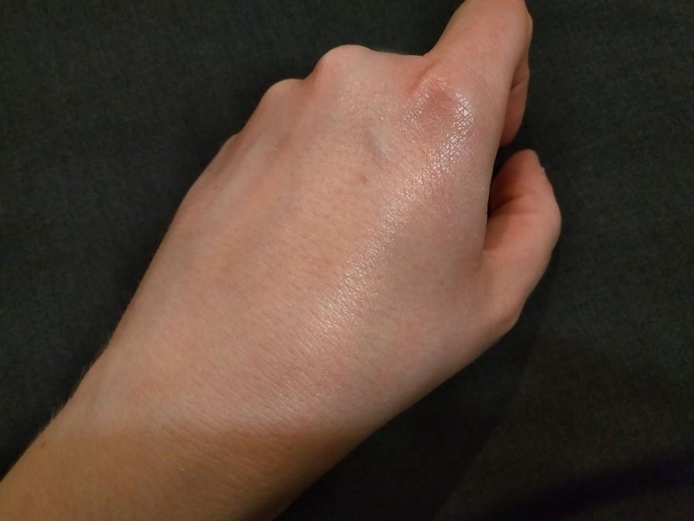 Level of luster in indoor light, after I rubbed all of it into my skin.